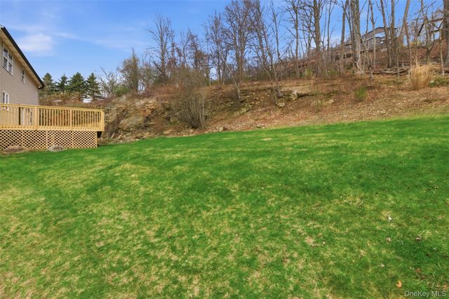 41 Hickory Road, Sloatsburg, NY 10974