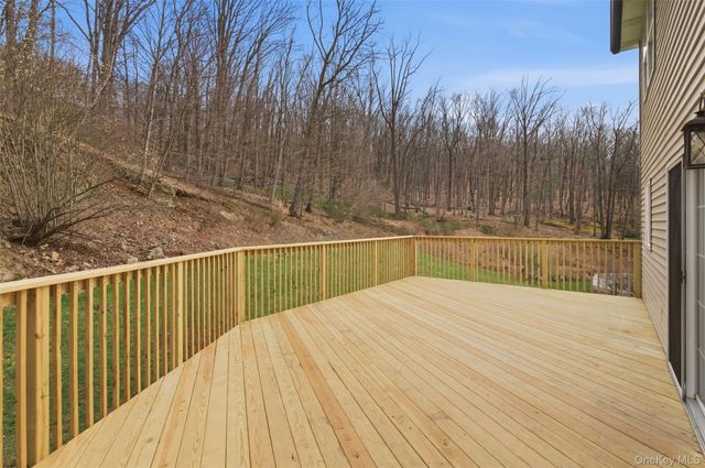 41 Hickory Road, Sloatsburg, NY 10974