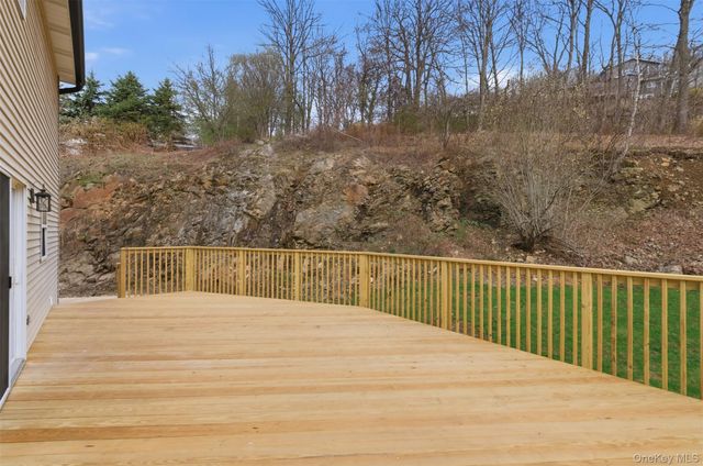 41 Hickory Road, Sloatsburg, NY 10974
