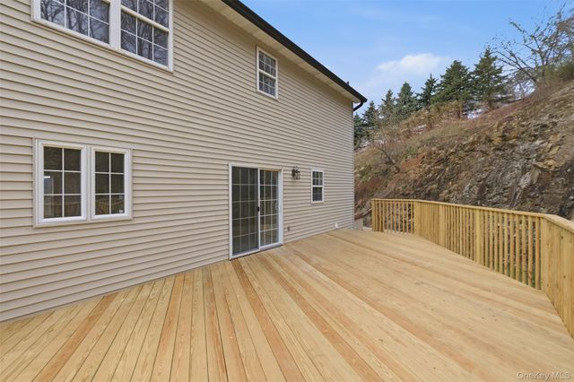 41 Hickory Road, Sloatsburg, NY 10974