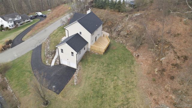 41 Hickory Road, Sloatsburg, NY 10974