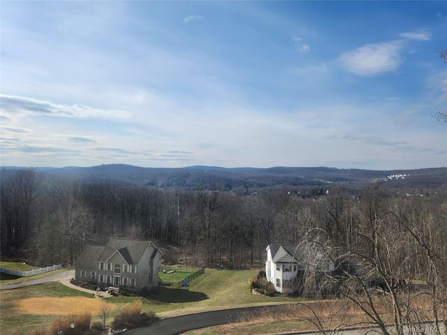41 Hickory Road, Sloatsburg, NY 10974