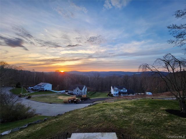 41 Hickory Road, Sloatsburg, NY 10974