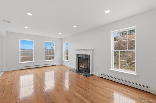 41 Hickory Road, Sloatsburg, NY 10974