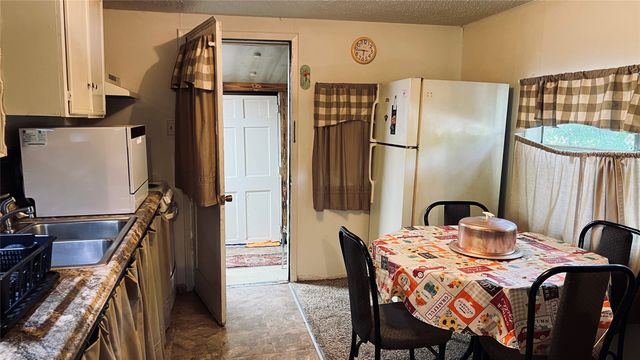 613 Hilltop Drive, Tool, TX 75143