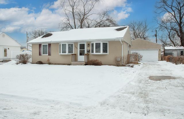 727 Greenbrier Rd, Waterloo, IA 50703