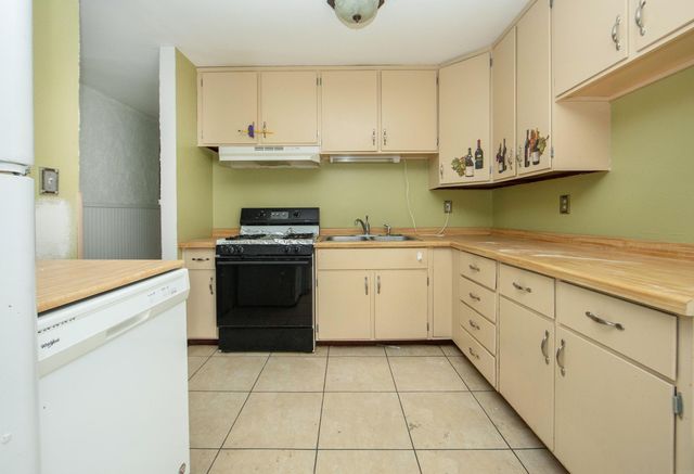 727 Greenbrier Rd, Waterloo, IA 50703