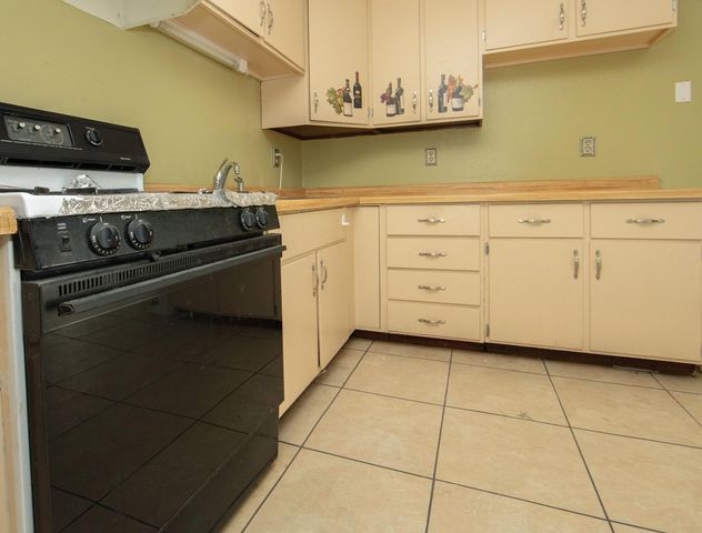 727 Greenbrier Rd, Waterloo, IA 50703