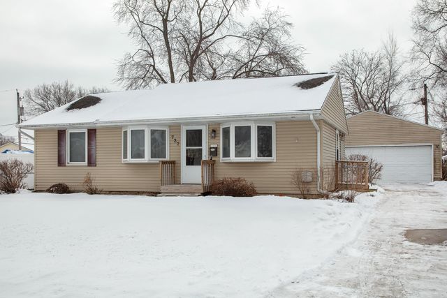 727 Greenbrier Rd, Waterloo, IA 50703