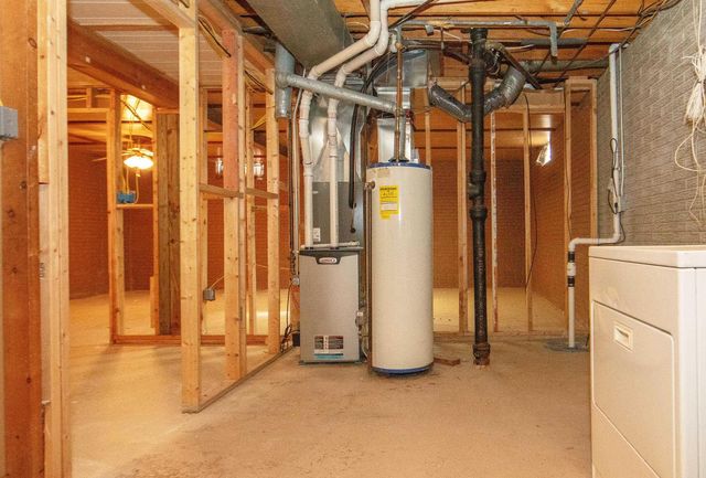 727 Greenbrier Rd, Waterloo, IA 50703