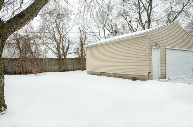 727 Greenbrier Rd, Waterloo, IA 50703