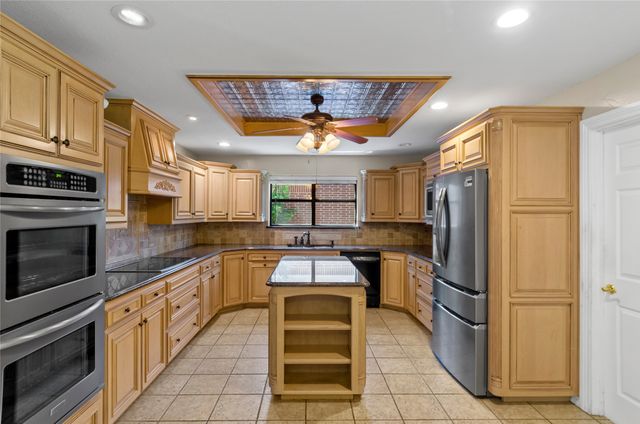 509 NW Mound Street, Burleson, TX 76028