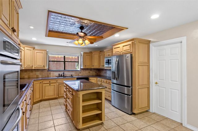 509 NW Mound Street, Burleson, TX 76028