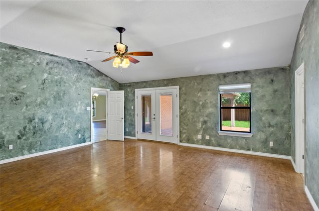 509 NW Mound Street, Burleson, TX 76028
