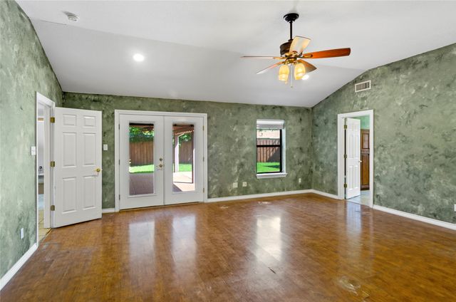 509 NW Mound Street, Burleson, TX 76028