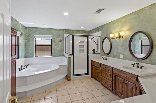 509 NW Mound Street, Burleson, TX 76028