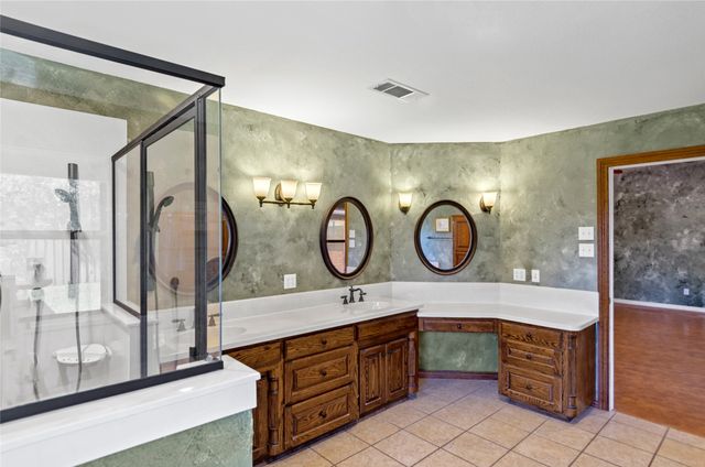 509 NW Mound Street, Burleson, TX 76028