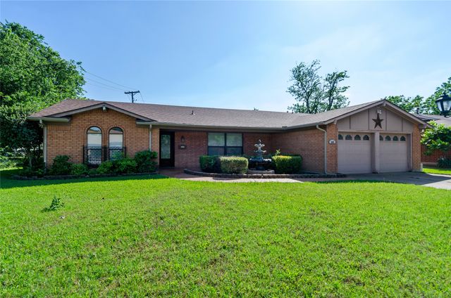 509 NW Mound Street, Burleson, TX 76028