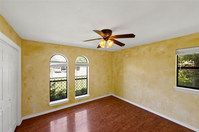 509 NW Mound Street, Burleson, TX 76028