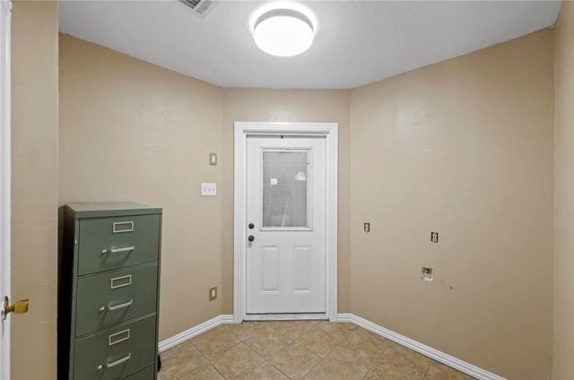 509 NW Mound Street, Burleson, TX 76028