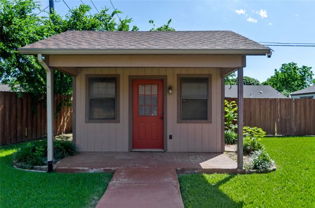 509 NW Mound Street, Burleson, TX 76028