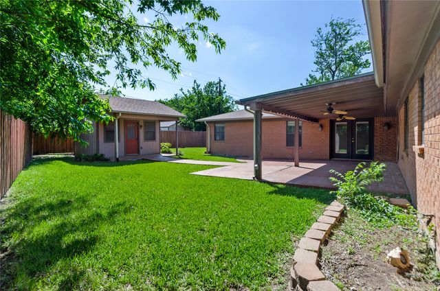 509 NW Mound Street, Burleson, TX 76028