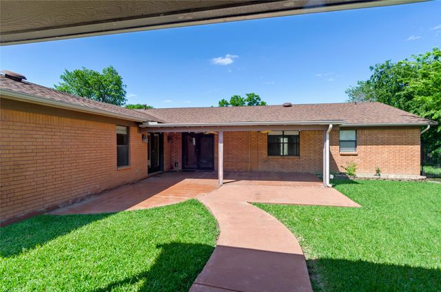 509 NW Mound Street, Burleson, TX 76028