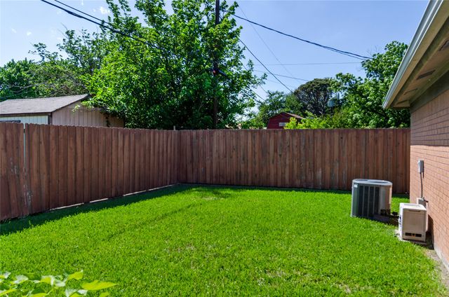 509 NW Mound Street, Burleson, TX 76028