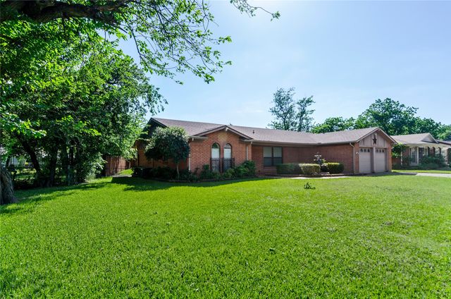 509 NW Mound Street, Burleson, TX 76028