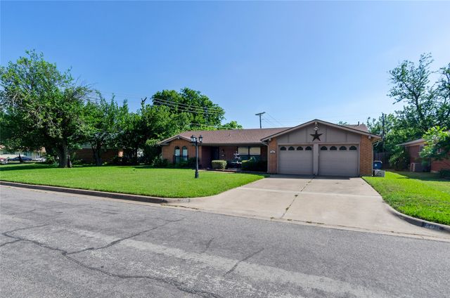 509 NW Mound Street, Burleson, TX 76028