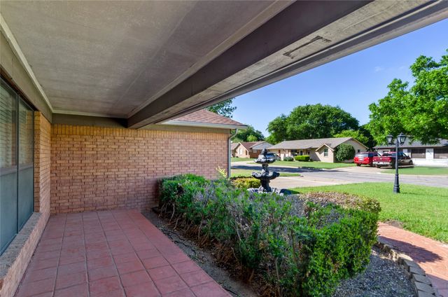 509 NW Mound Street, Burleson, TX 76028