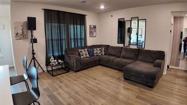 1215 Rustic View Drive, Denton, TX 76207