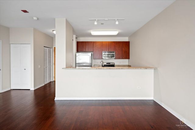 757 N Orleans Street 805, Chicago, IL 60654