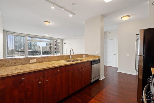 757 N Orleans Street 805, Chicago, IL 60654