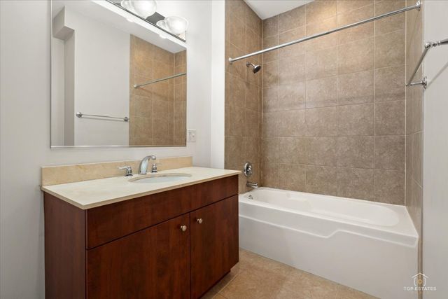 757 N Orleans Street 805, Chicago, IL 60654