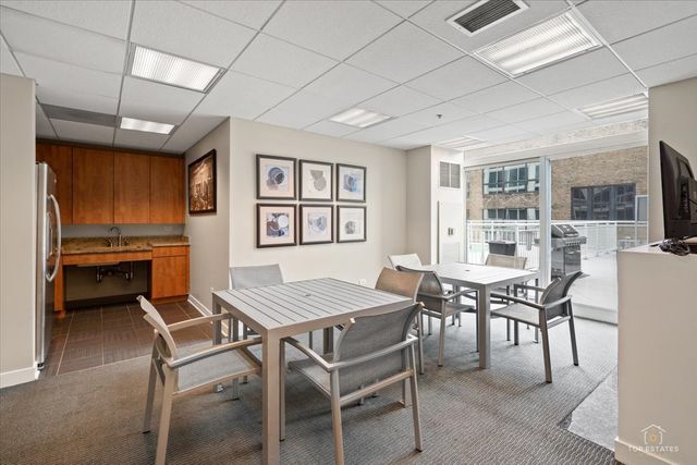 757 N Orleans Street 805, Chicago, IL 60654