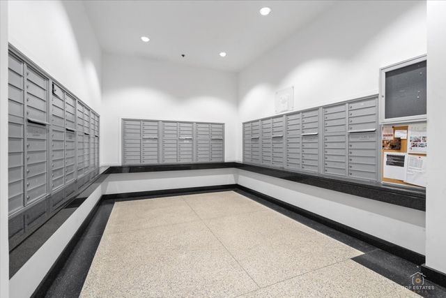 757 N Orleans Street 805, Chicago, IL 60654