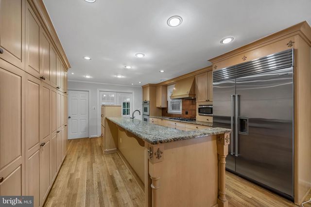 2701 VERILY CT, Oakton, VA 22124