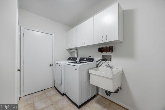 2701 VERILY CT, Oakton, VA 22124