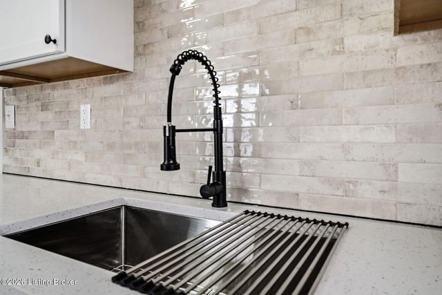 3813 Powell Ave, Louisville, KY 40215