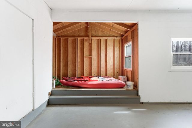 430 BURKETT RD, Harpers Ferry, WV 25425