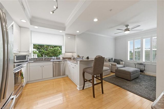 430 Cove Tower DR 304, Naples, FL 34110