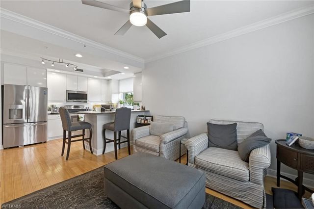 430 Cove Tower DR 304, Naples, FL 34110