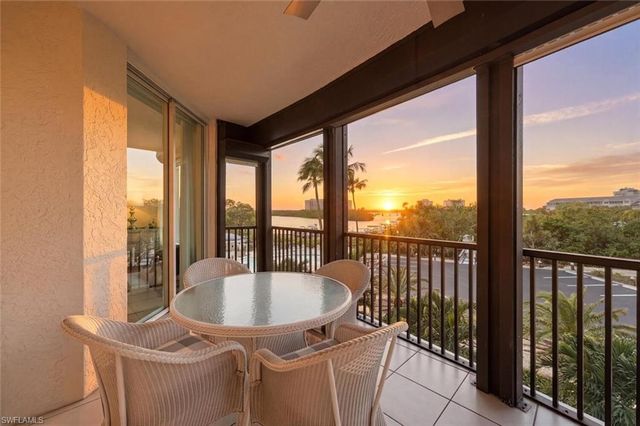 430 Cove Tower DR 304, Naples, FL 34110