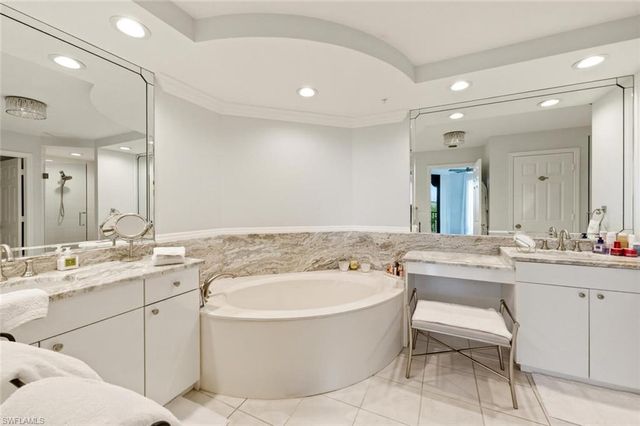 430 Cove Tower DR 304, Naples, FL 34110