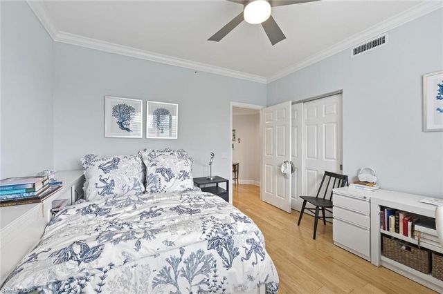 430 Cove Tower DR 304, Naples, FL 34110