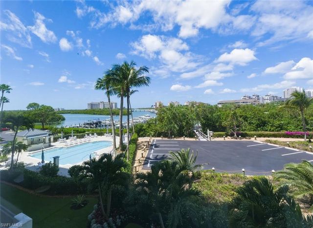 430 Cove Tower DR 304, Naples, FL 34110