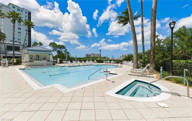 430 Cove Tower DR 304, Naples, FL 34110