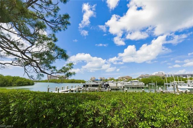 430 Cove Tower DR 304, Naples, FL 34110