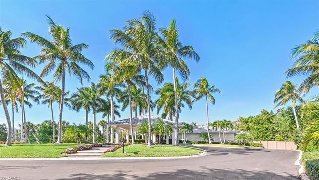 430 Cove Tower DR 304, Naples, FL 34110